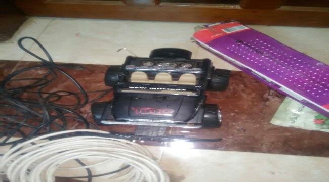 من المضبوطات في المركز الإعلامي لـ