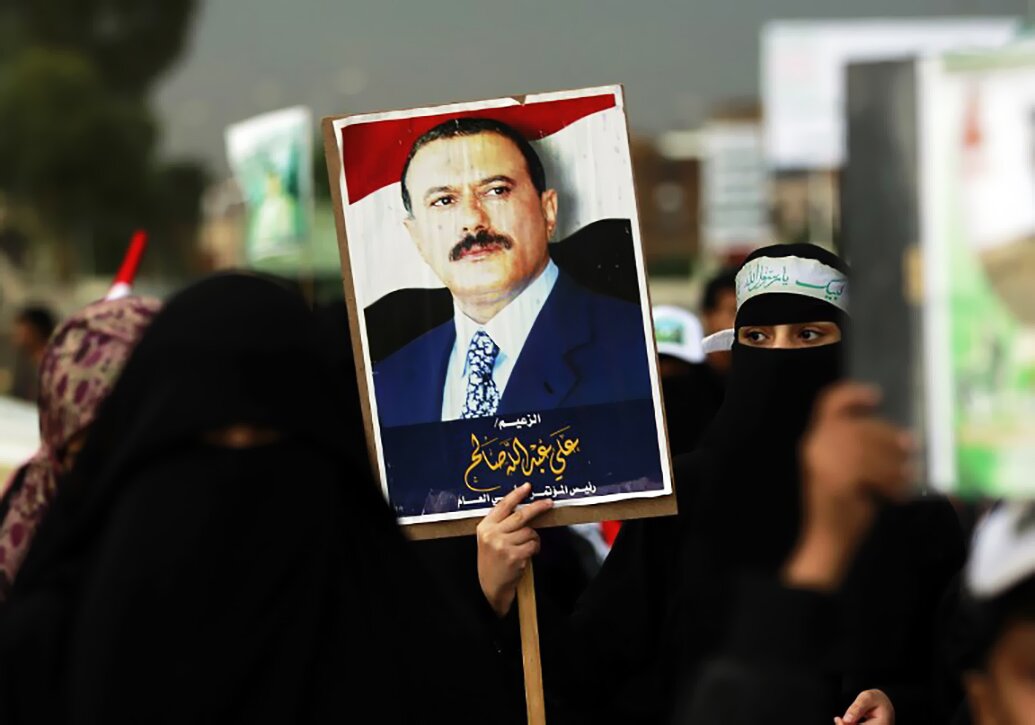 أسس الرئيس الراحل "صالح" حزب المؤتمر الشعبي العام عام 1982 لكنه أصبح الآن يعاني من انقسامات عديدة